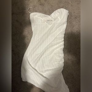 Women’s White Strapless Dress